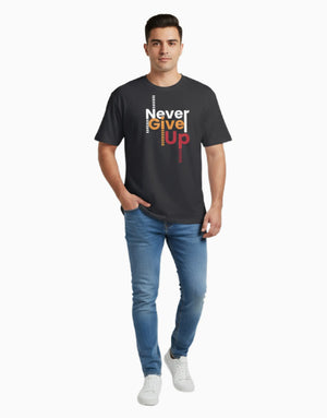 Unisex Relaxed fit t-shirt Never give up (ILS 040) In Lounge Store